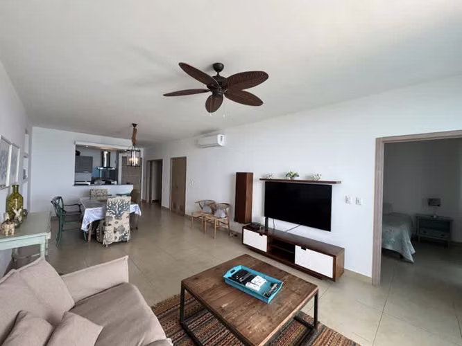 Venta de Apartamento Frente al Mar en Santa Clara con Balcón