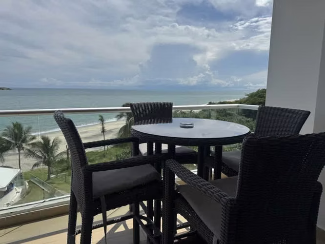 Venta de Apartamento Frente al Mar en Santa Clara con Balcón