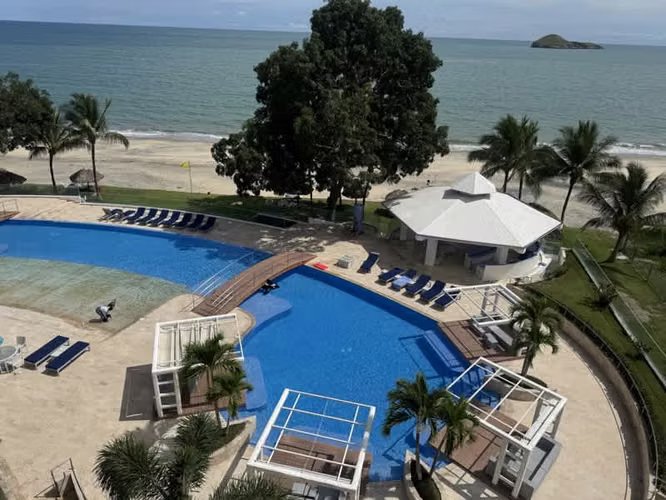 Venta de Apartamento Frente al Mar en Santa Clara con Balcón