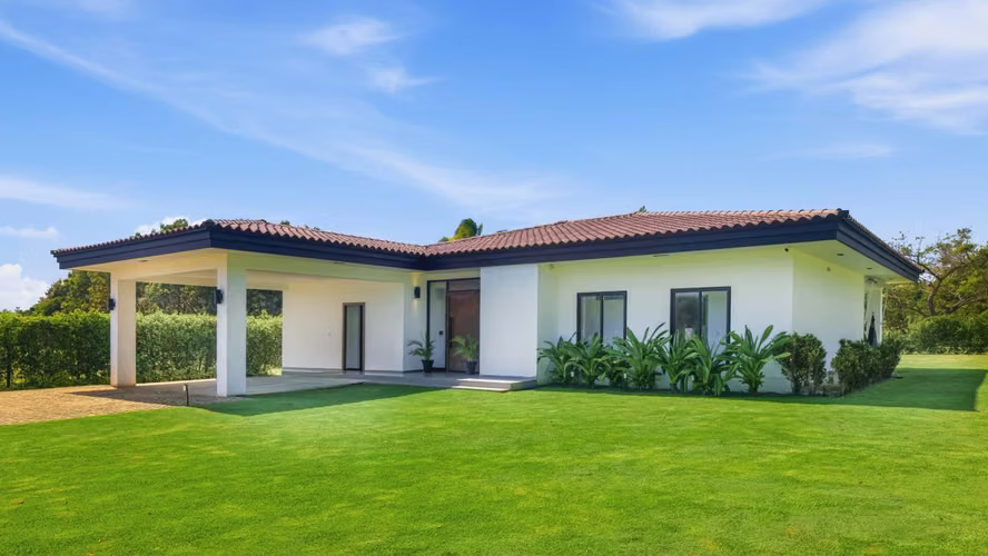 House for sale in Playa Blanca, Río Hato, 1,883m² of land, 355m² of construction