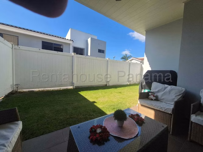 Venta de Casa Unifamiliar de Esquina en Brisas del Golf Vallarta Mts2: 190 PD