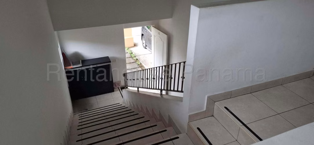 Vendo Casa Acogedora y Familiar en PH Villa Alta, Brisas del Golf 26-3926GG