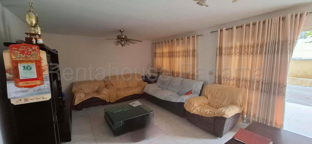 Vendo Casa Acogedora y Familiar en PH Villa Alta, Brisas del Golf 26-3926GG