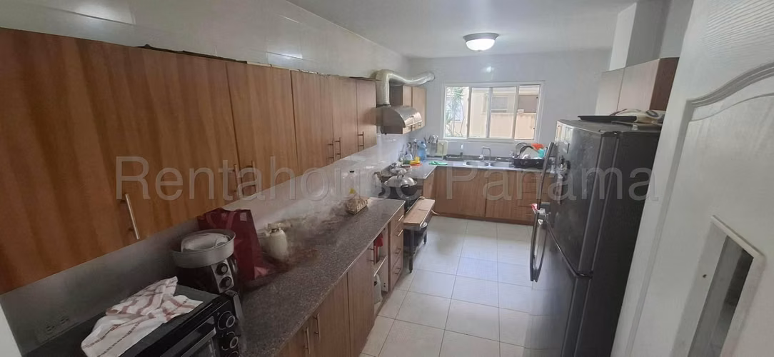 Vendo Casa Acogedora y Familiar en PH Villa Alta, Brisas del Golf 26-3926GG