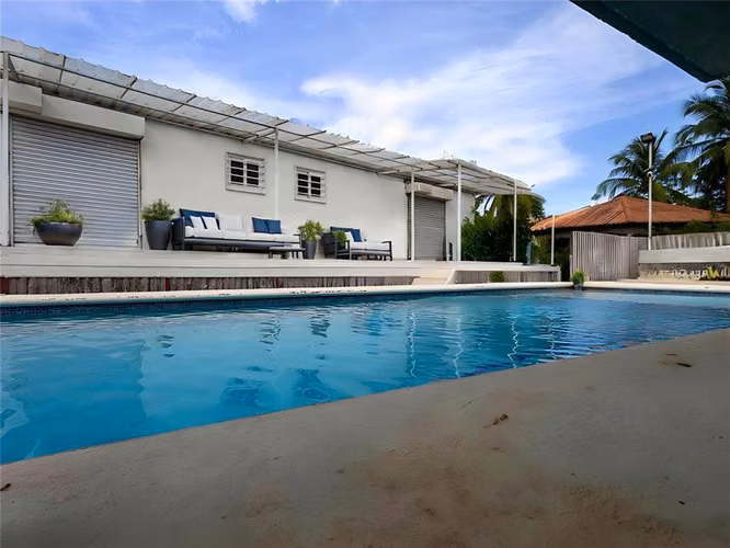VENTA CASA DE PLAYA EN CORONADO CON PISCINA 8125M2 CV