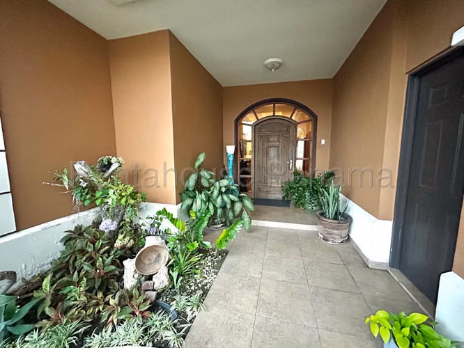 CASA EN VENTA EN COSTA SUR. SUNSET COAST