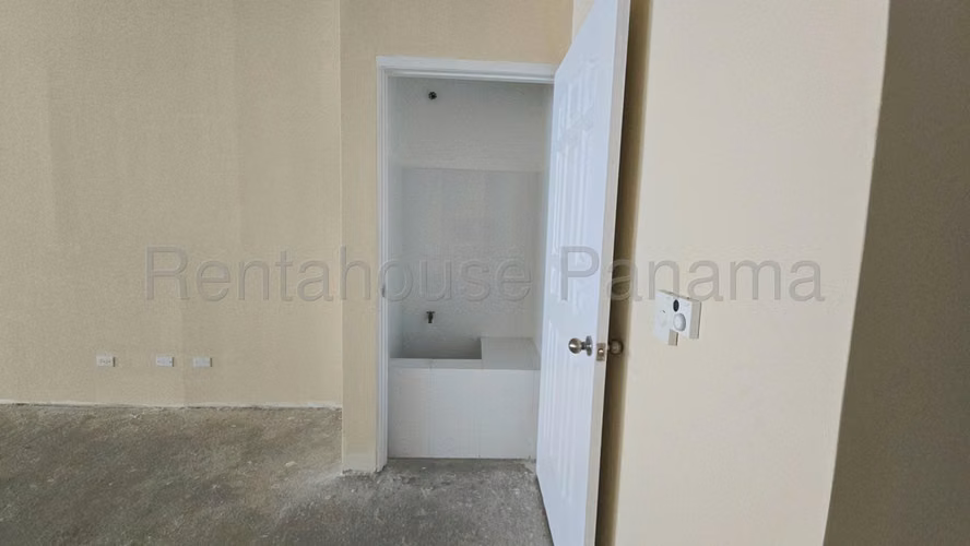 OFICINA EN VENTA EN COSTA DEL ESTE. PLAZA REAL