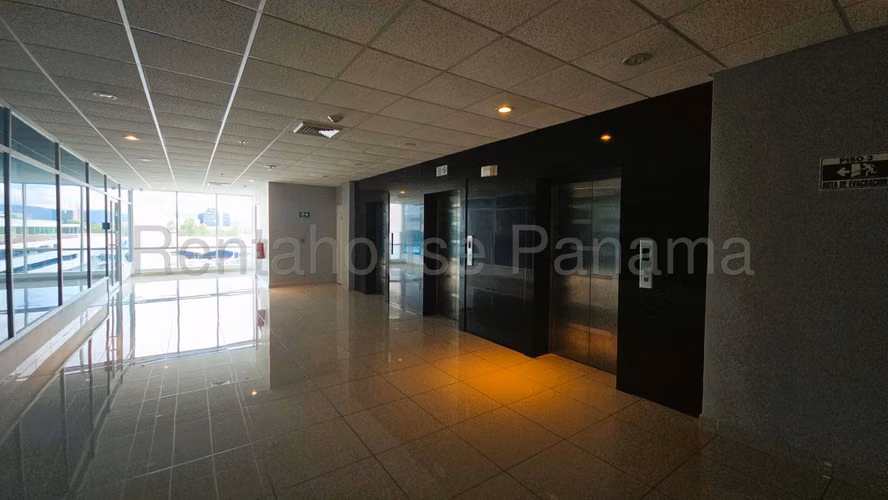 OFICINA EN VENTA EN COSTA DEL ESTE. PLAZA REAL