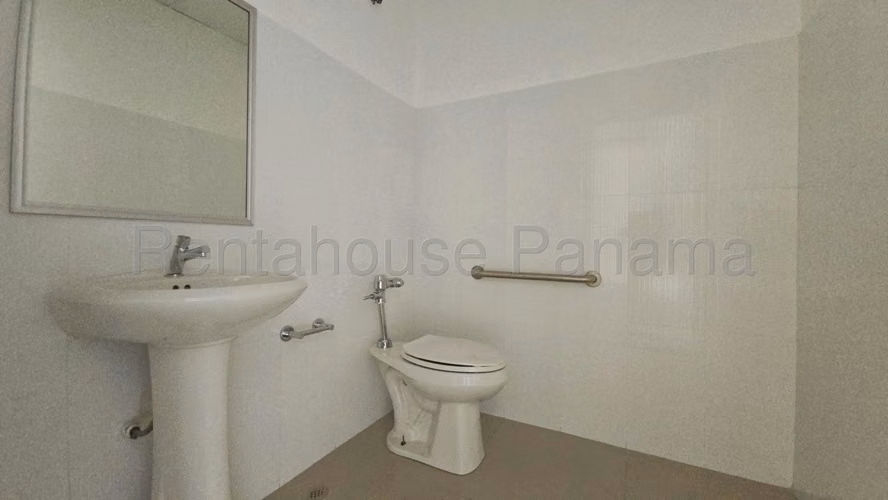 OFICINA EN VENTA EN COSTA DEL ESTE. PLAZA REAL