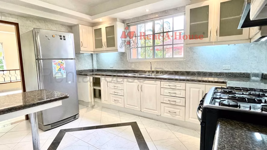 CASA EN VENTA EN ALBROOK