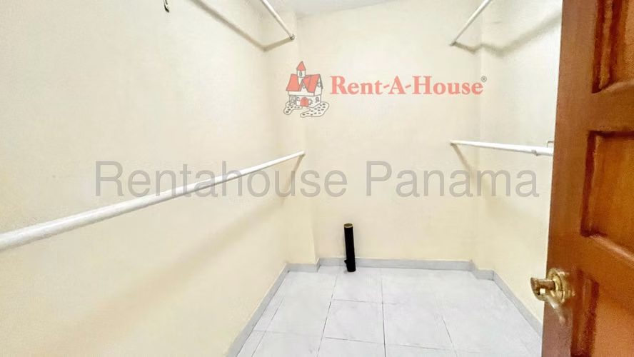 CASA EN VENTA EN ALBROOK