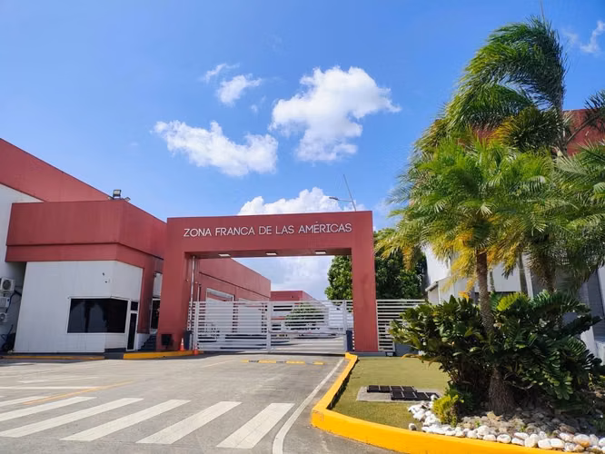 Galera Remodelada y Equipada Zona Franca las Americas