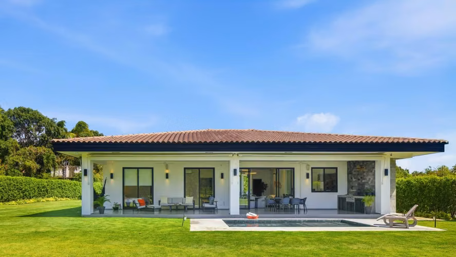 Hermosa y Moderna Casa de Playa totalmente amueblada