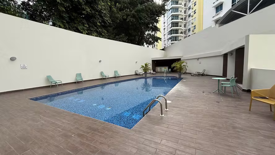 Se alquila apartamento 2 recámaras, 2 baños, balcón, full amoblado