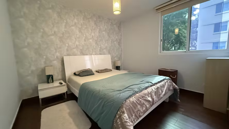 Se alquila apartamento 2 recámaras, 2 baños, balcón, full amoblado