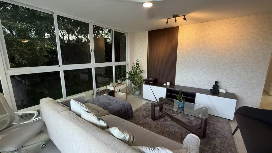 Se alquila apartamento 2 recámaras, 2 baños, balcón, full amoblado