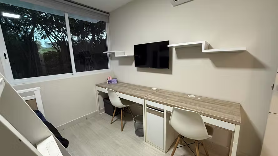 Se alquila apartamento 2 recámaras, 2 baños, balcón, full amoblado