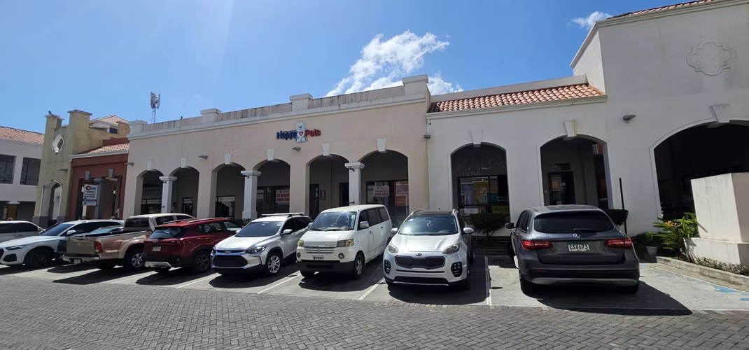Alquiler de local comercial en la entrada de Coronado