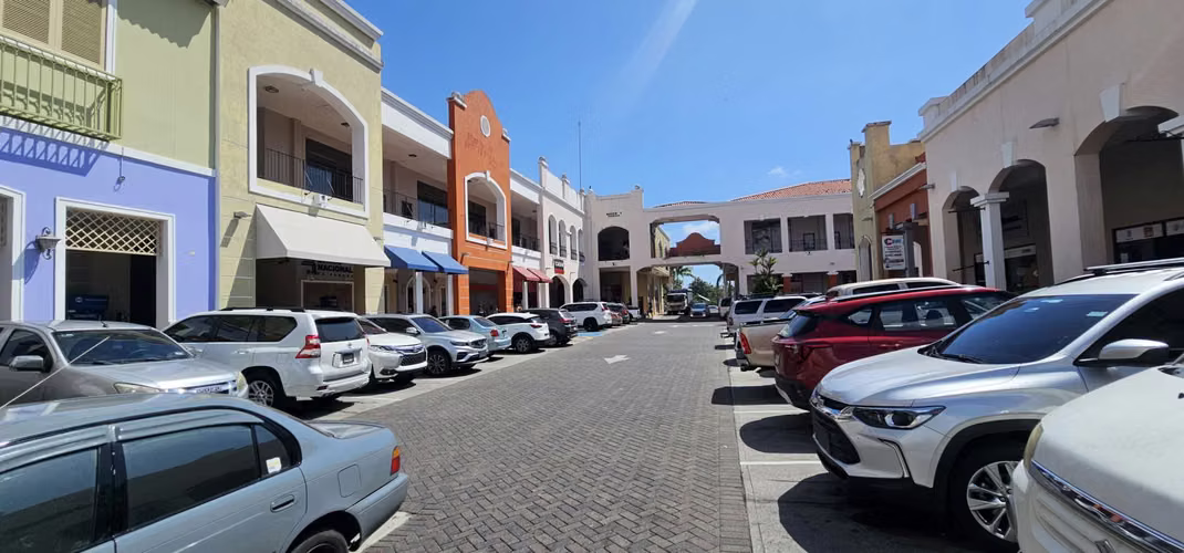Alquiler de local comercial en la entrada de Coronado