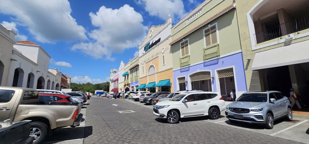 Alquiler de local comercial en la entrada de Coronado