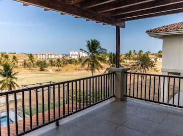 Venta de Casa en Vista Mar con Piscina Privada y Vista al Golf