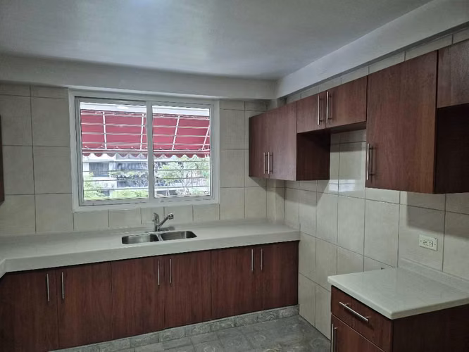 Se alquila apartamento en Vía Argentina