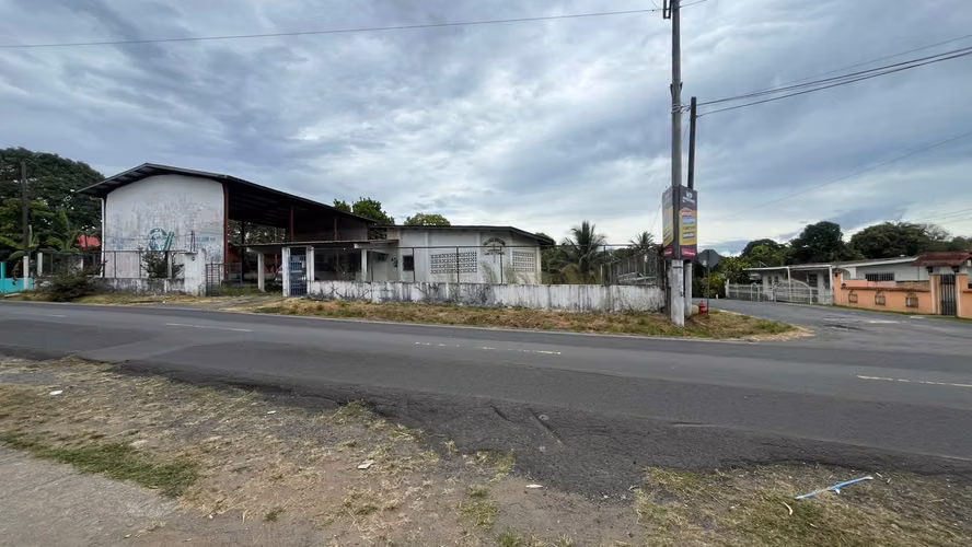 PROPIEDAD DE ESQUINA EN SANTIAGO – BARRIO 26 DE DICIEMBRE
