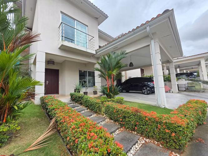 VENTA DE CASA PH DORADO VILLAGE ¡GANGA!