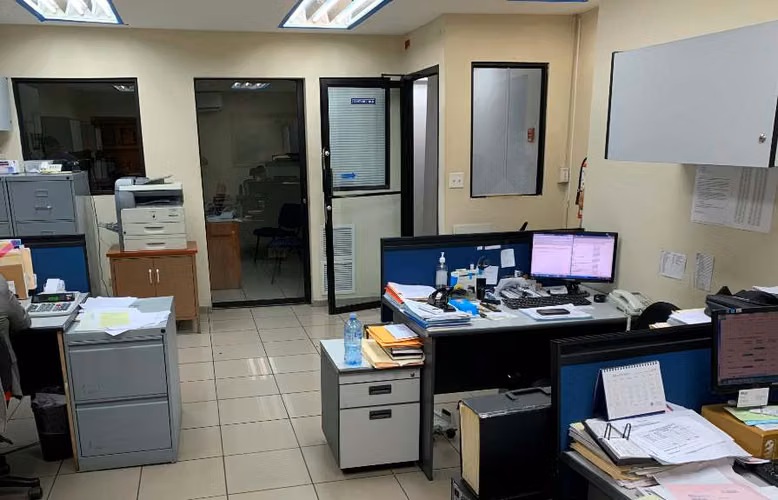 Venta de Local comercial en Ave. Santa Elena, 3,264m2 de construcción