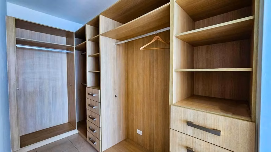ALQUILO APARTAMENTO EN AVENIDA BALBOA LINEA BLANCA  2R, 2B ,1500!!!