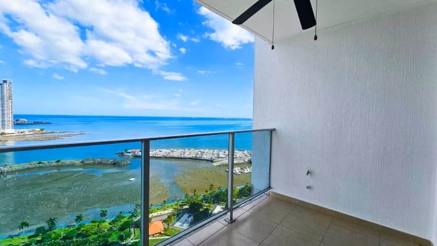 ALQUILO APARTAMENTO EN AVENIDA BALBOA LINEA BLANCA  2R, 2B ,1500!!!