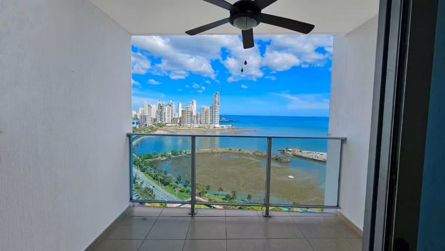 ALQUILO APARTAMENTO EN AVENIDA BALBOA LINEA BLANCA  2R, 2B ,1500!!!