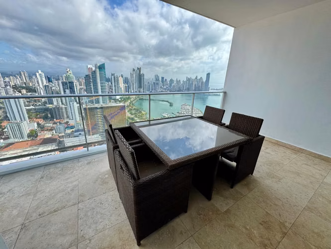 APARTAMENTO EN AVENIDA BALBOA CON VISTA AL MAR – PH DESTINY
