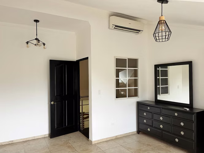 Apartamento Familiar de Dos Niveles en Albrook