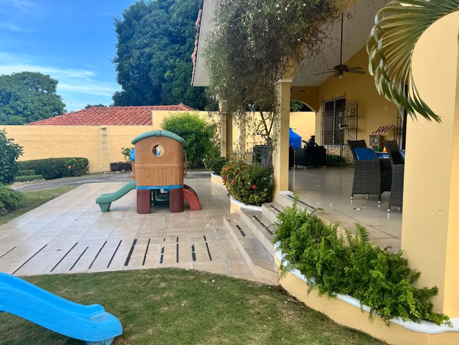 Venta de Casa en Coronado, 600m2 de construcción y 2,200m2 de terreno - Imagen 2