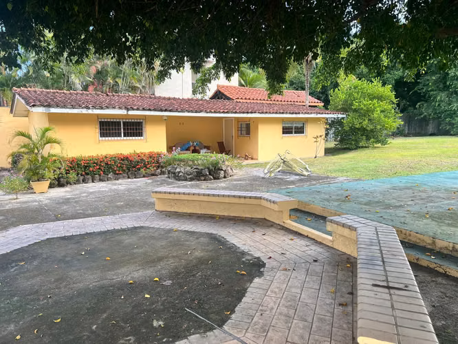 Venta de Casa en Coronado, 600m2 de construcción y 2,200m2 de terreno - Imagen 8