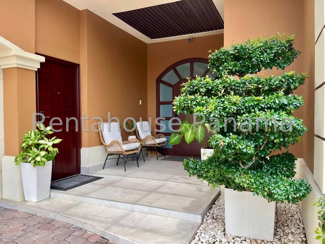 CASA EN VENTA EN COSTA SUR. SUNSET COAST