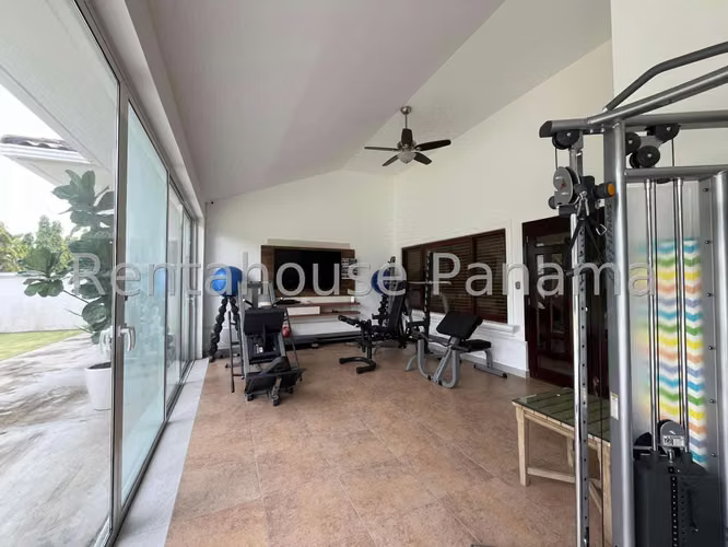 CASA EN VENTA EN COSTA SUR. SUNSET COAST