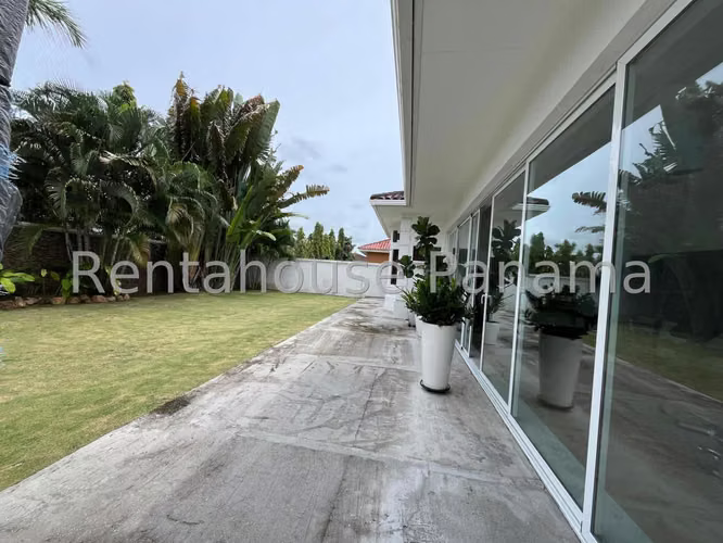 CASA EN VENTA EN COSTA SUR. SUNSET COAST