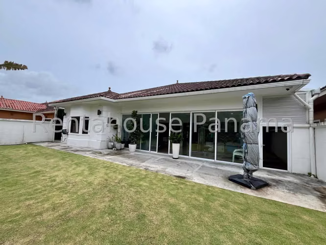 CASA EN VENTA EN COSTA SUR. SUNSET COAST