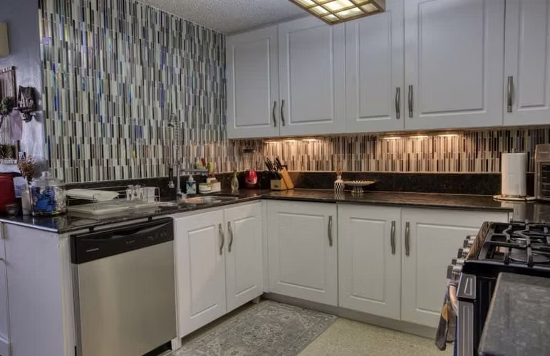 Amplio Apartamento en Obarrio! Remodelado! Línea Blanca Completa!