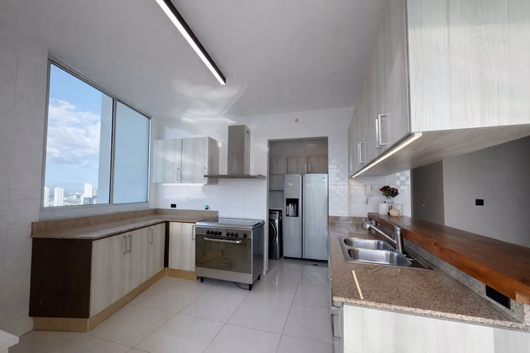 Melissa Foster Luxury vende apartamento en Vía Porras. MFR1876