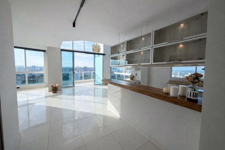 Melissa Foster Luxury vende apartamento en Vía Porras. MFR1876