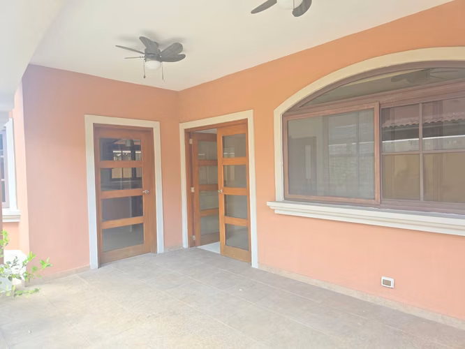 Vendo casa en exclusivo complejo El Doral, Costa Sur