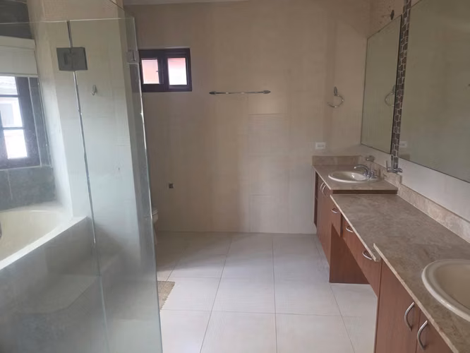 Vendo casa en exclusivo complejo El Doral, Costa Sur