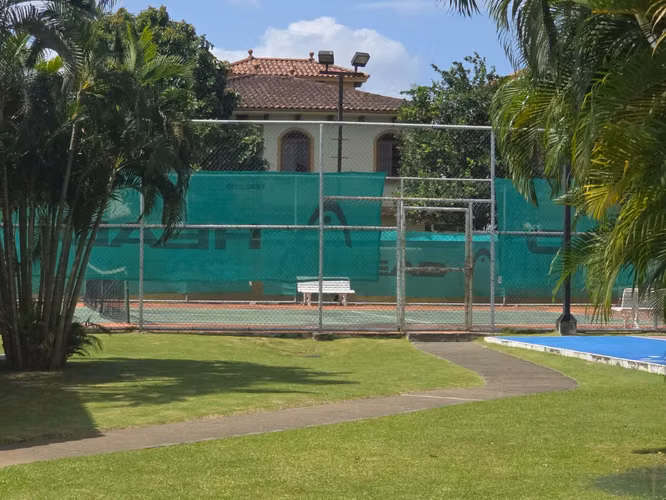 Vendo casa en exclusivo complejo El Doral, Costa Sur