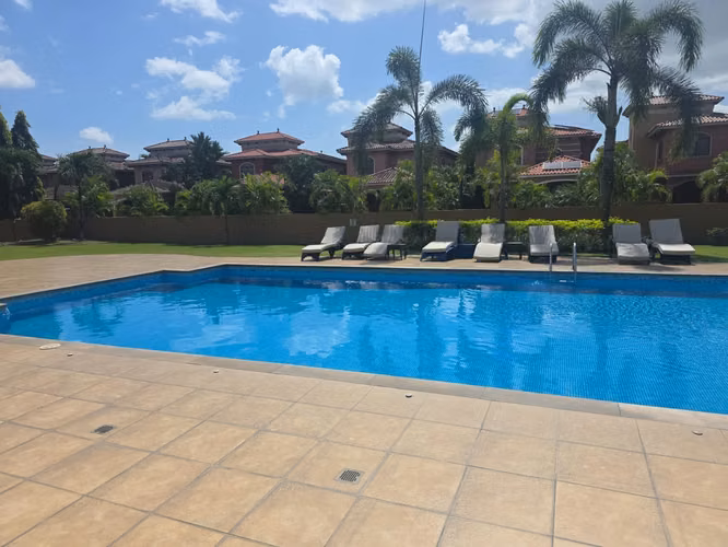 Vendo casa en exclusivo complejo El Doral, Costa Sur