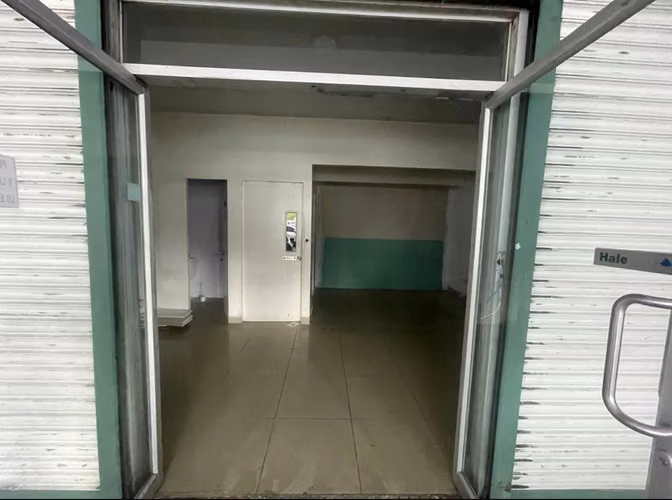 Se Vende local en Transistmica