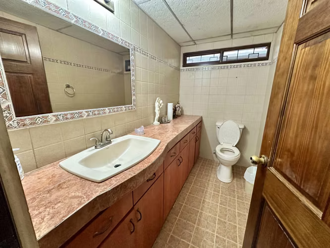 Se vende casa en El Carmen, al lado de Chaquira Plaza - Imagen 9