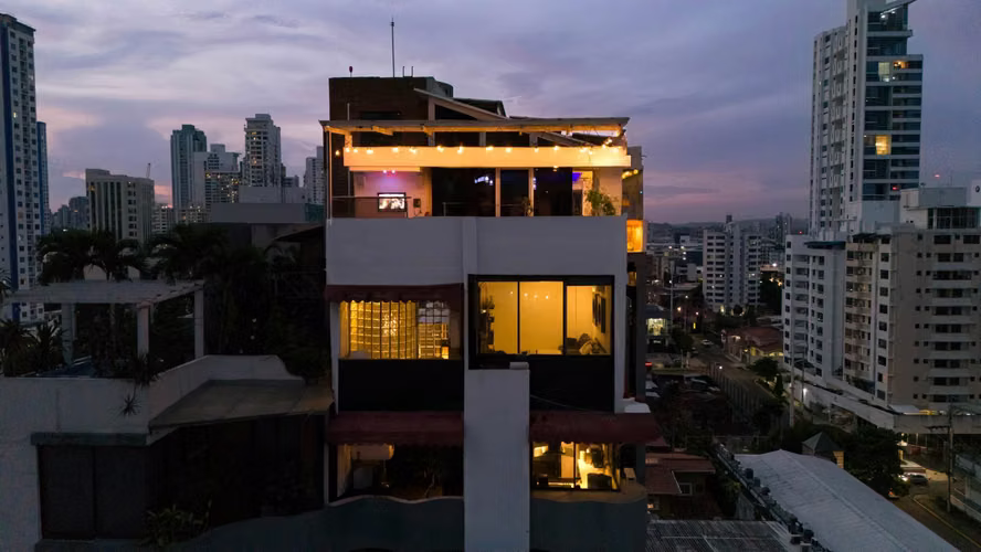 Apartamento Semi amueblado de 3 niveles Tipo Loft  // Penthouse San Francisco